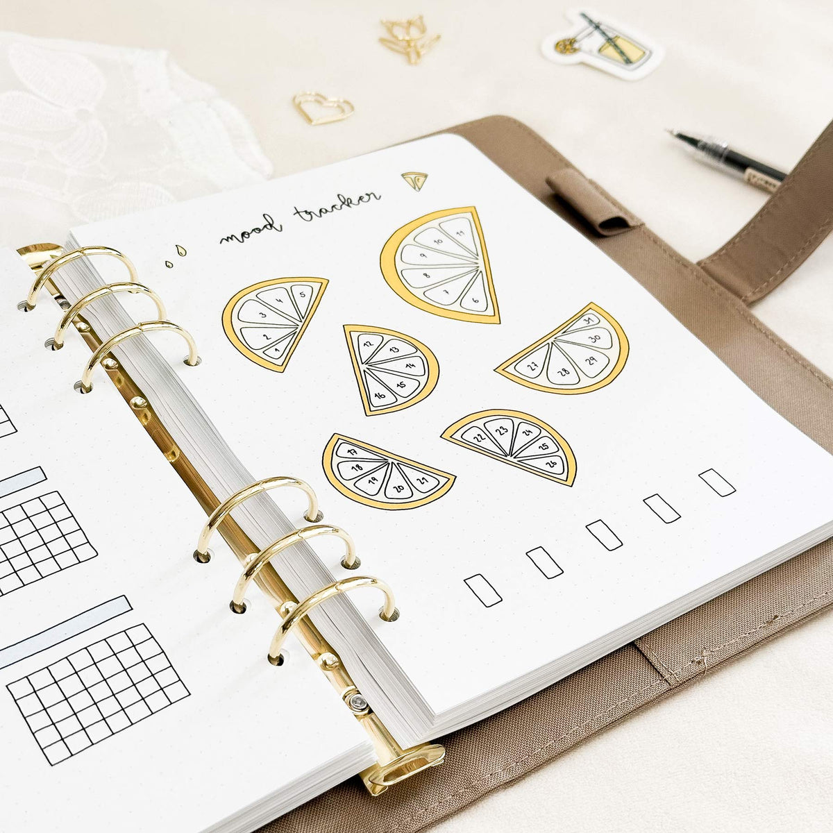 August - Lemon theme - Monthly Planner Undated - 16 hand-drawn pages