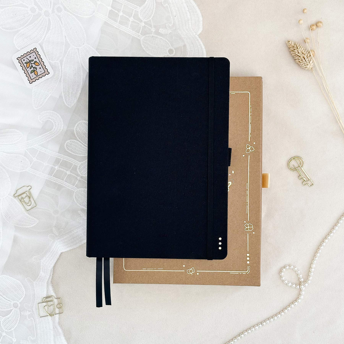 Hand-drawn planner - Undated - 100% recycled paper - Black
