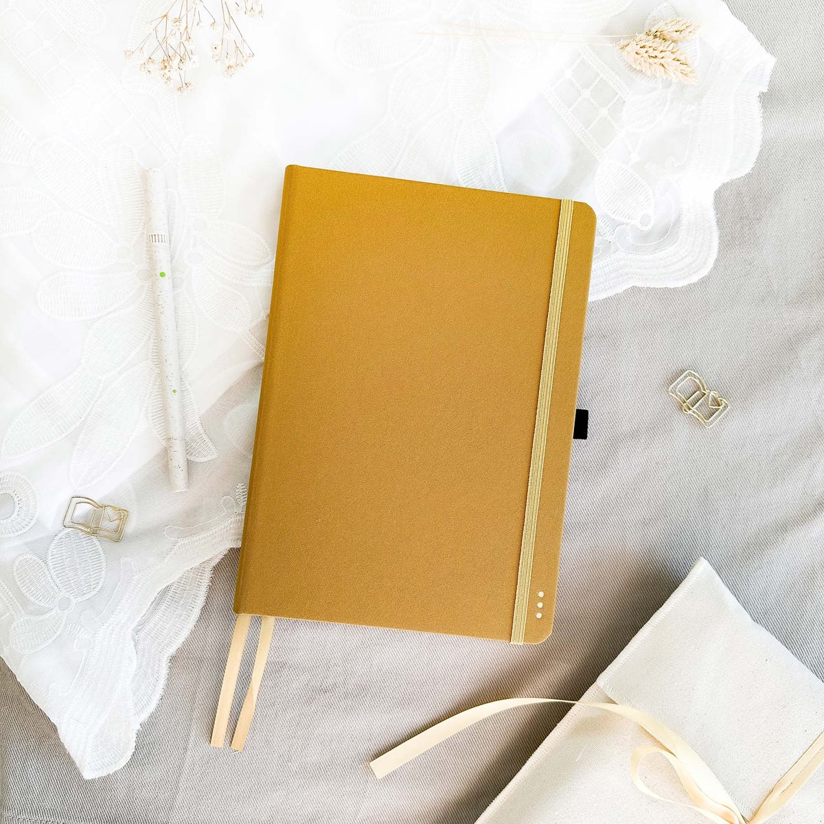 Dotted notebook - 176 pages - 100% recycled paper - Mustard